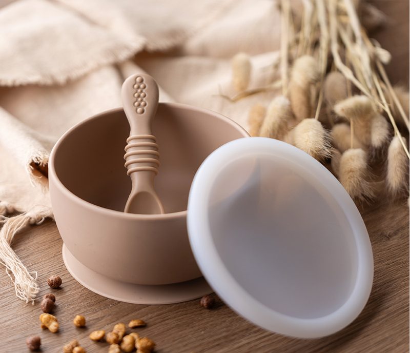 Bowl and spoon set by SAMiGO